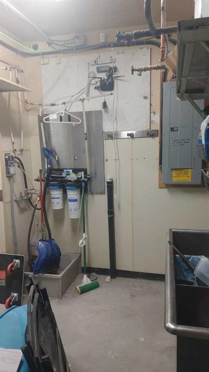 208 Railway Avenue East, Drumheller, AB