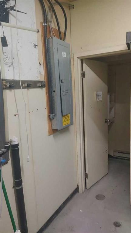 208 Railway Avenue East, Drumheller, AB