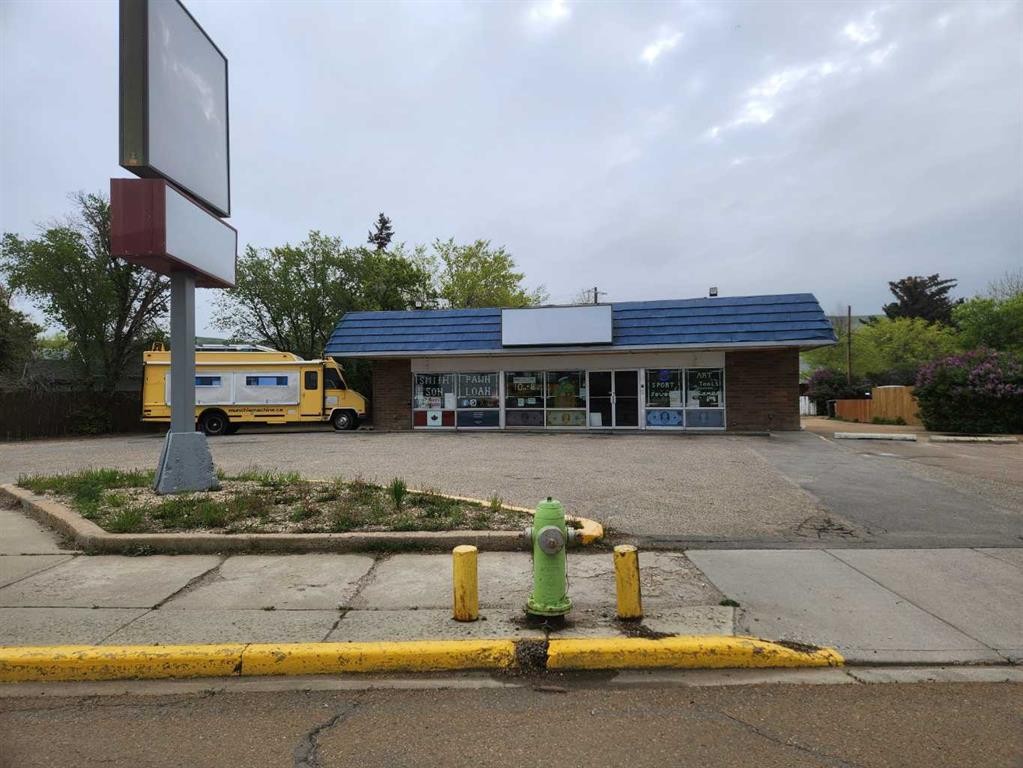 208 Railway Avenue East, Drumheller, AB