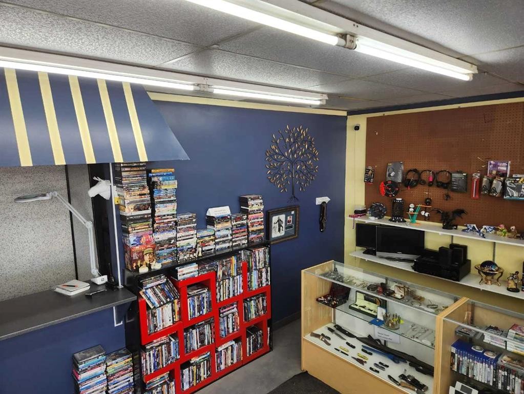 208 Railway Avenue East, Drumheller, AB