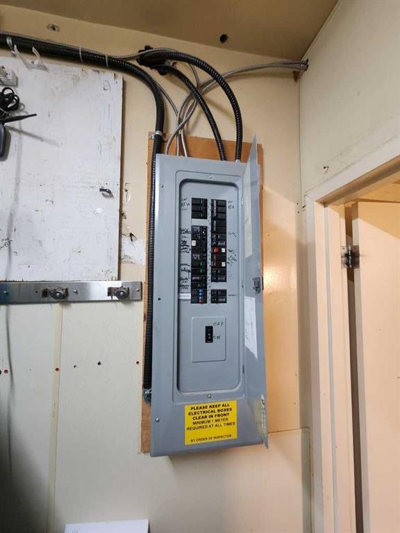 208 Railway Avenue East, Drumheller, AB