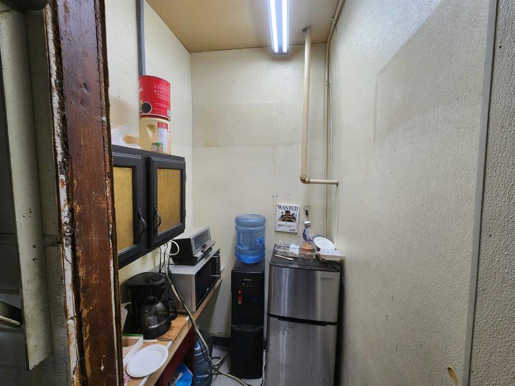 208 Railway Avenue East, Drumheller, AB