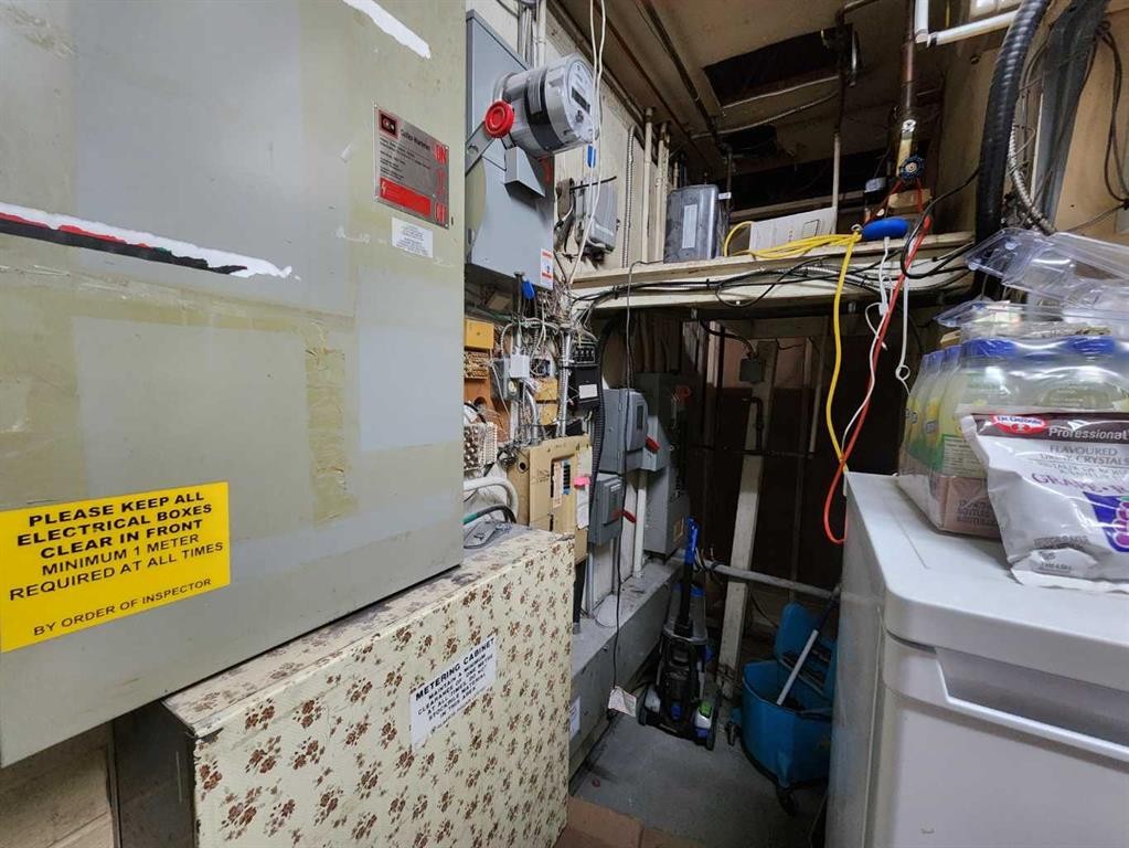 208 Railway Avenue East, Drumheller, AB