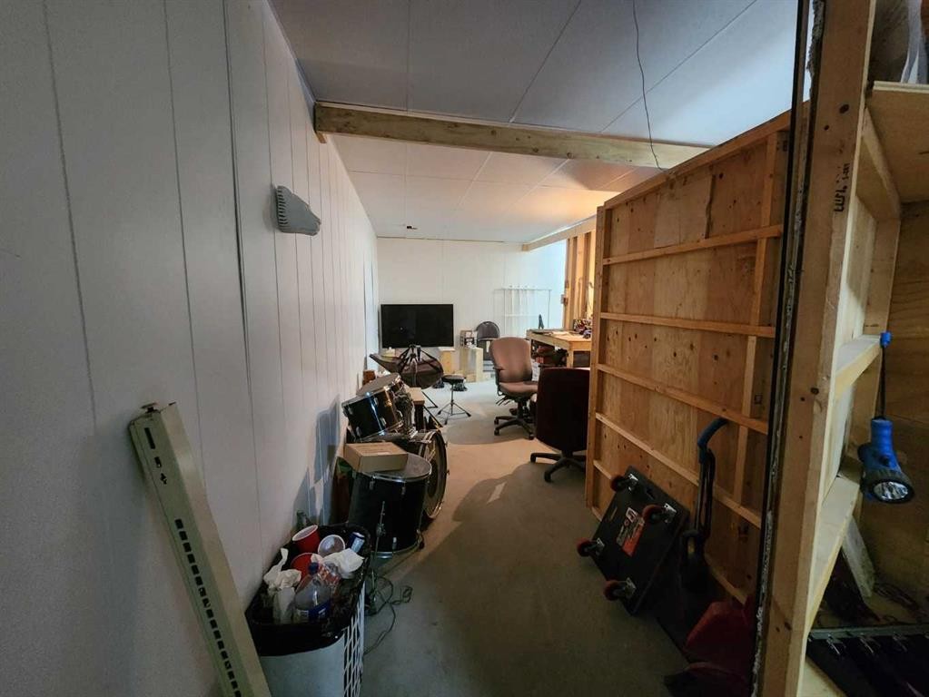 208 Railway Avenue East, Drumheller, AB