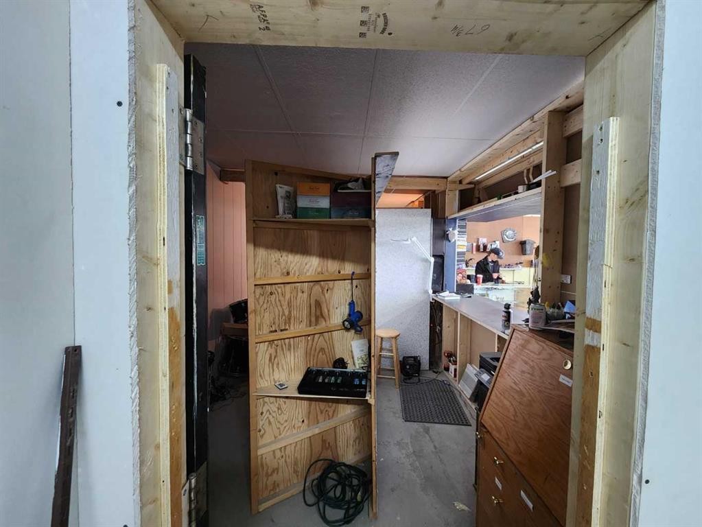 208 Railway Avenue East, Drumheller, AB