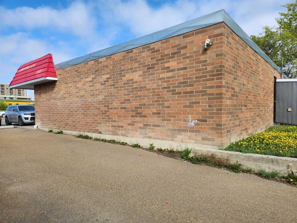 208 Railway Avenue East, Drumheller, AB