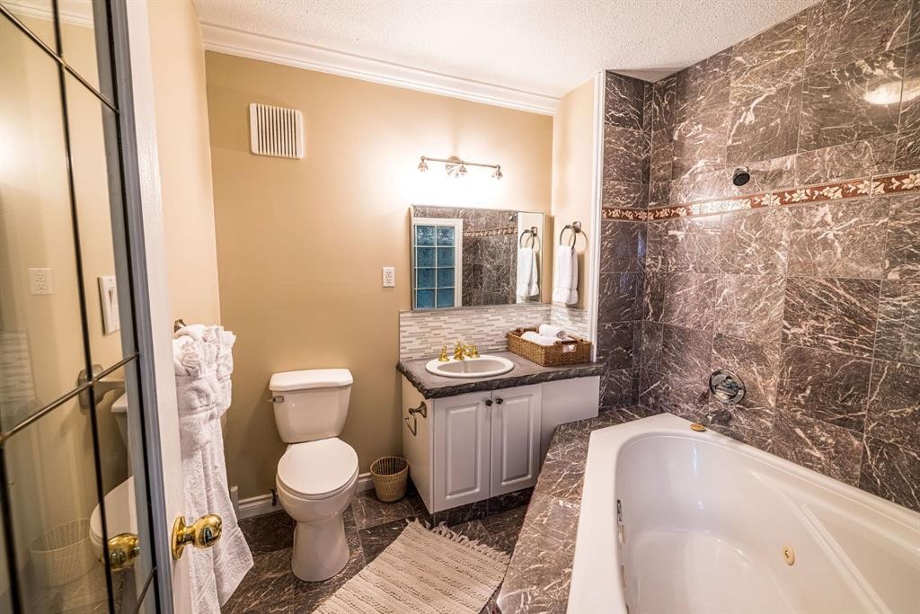 360 4 Street West, Drumheller, AB