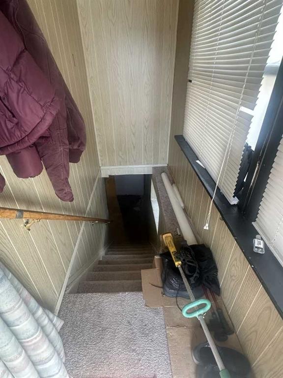 107 4 Avenue East, Hanna, AB - Indoor