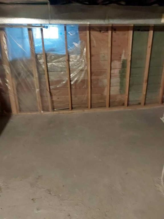 107 4 Avenue East, Hanna, AB - Indoor