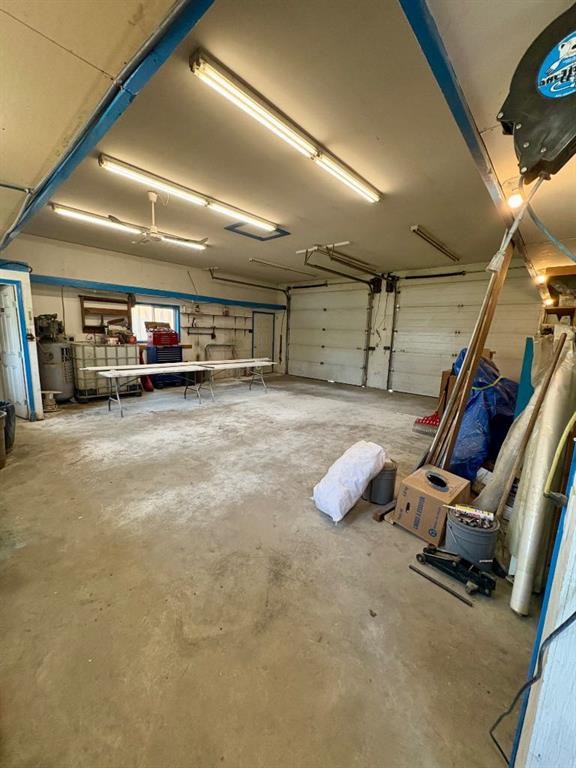 45 3 Avenue, Tilley, AB - Indoor Photo Showing Garage