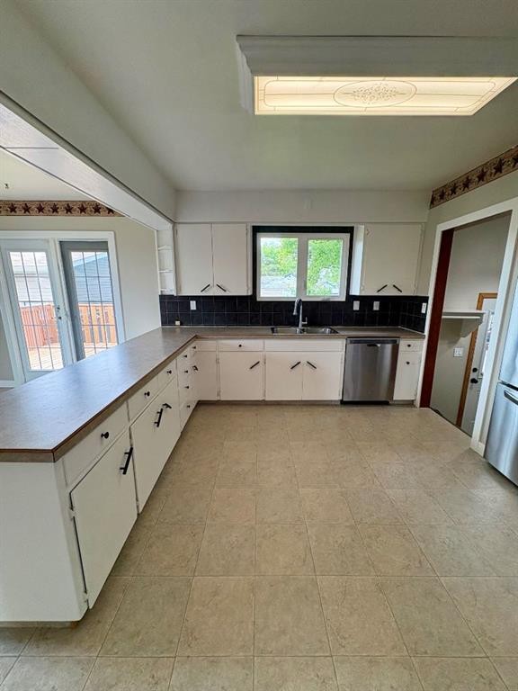 45 3 Avenue, Tilley, AB - Indoor Photo Showing Kitchen With Double Sink
