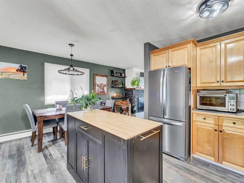 517 Tulip Street, Rosemary, AB - Indoor Photo Showing Kitchen