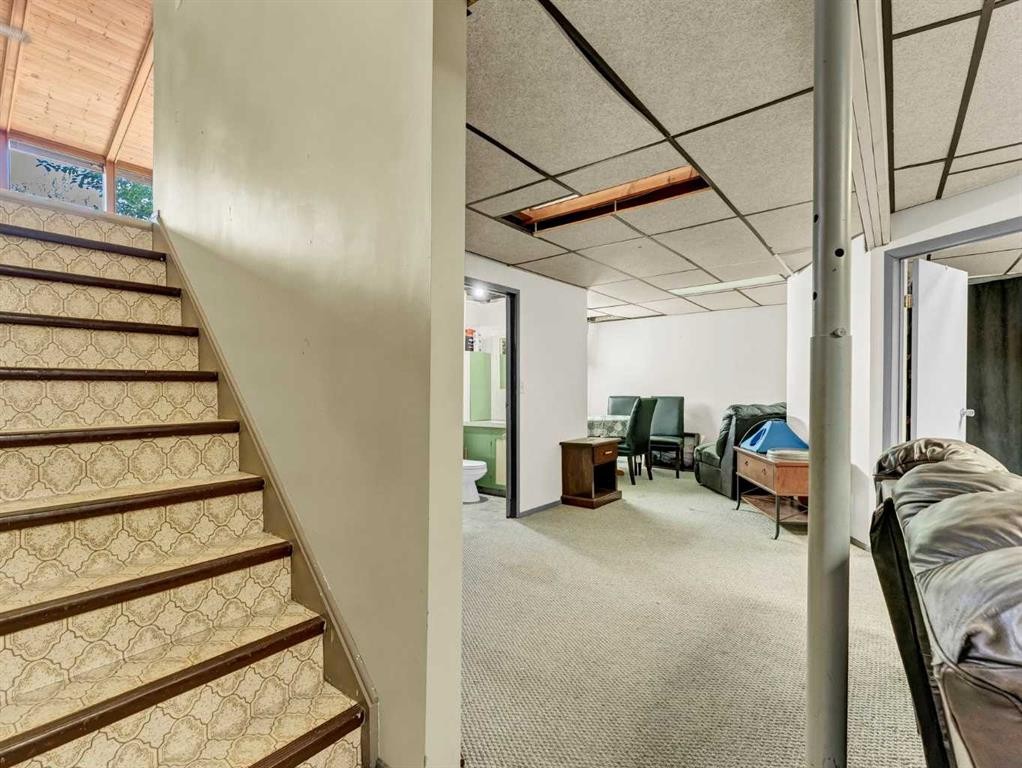 517 Tulip Street, Rosemary, AB - Indoor Photo Showing Other Room