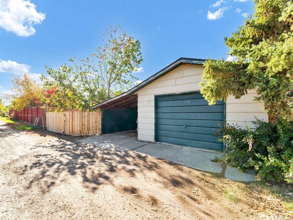 517 Tulip Street, Rosemary, AB - Outdoor