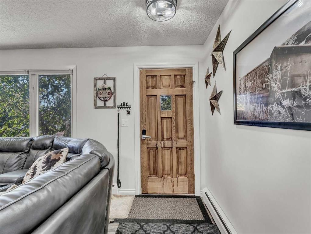 517 Tulip Street, Rosemary, AB - Indoor Photo Showing Other Room