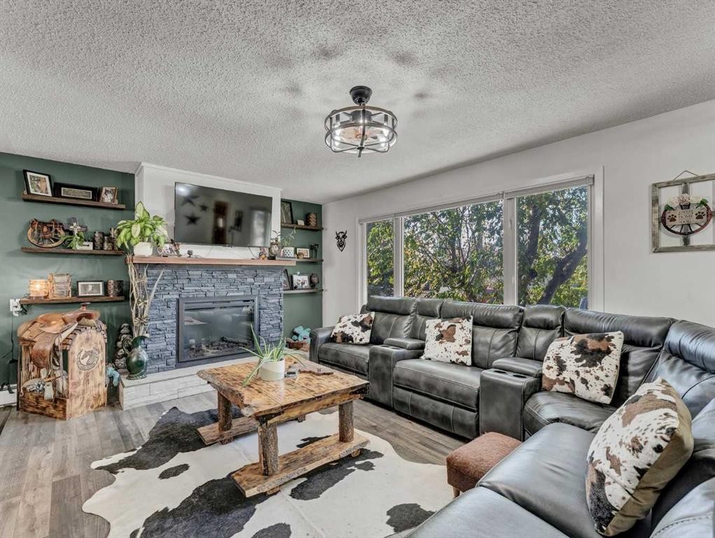 517 Tulip Street, Rosemary, AB - Indoor Photo Showing Living Room With Fireplace