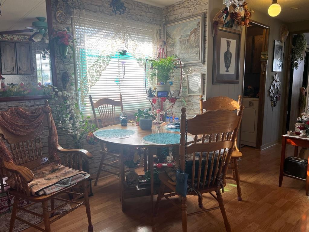 207 2 Avenue North, Morrin, AB - Indoor Photo Showing Dining Room