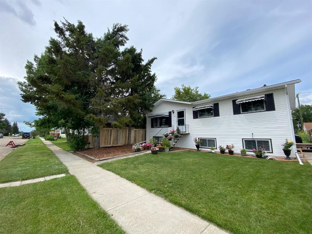 208 4 Avenue West, Hanna, AB - Outdoor