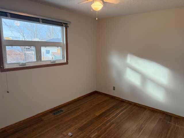 10 Main Street, Munson, AB - Indoor Photo Showing Other Room