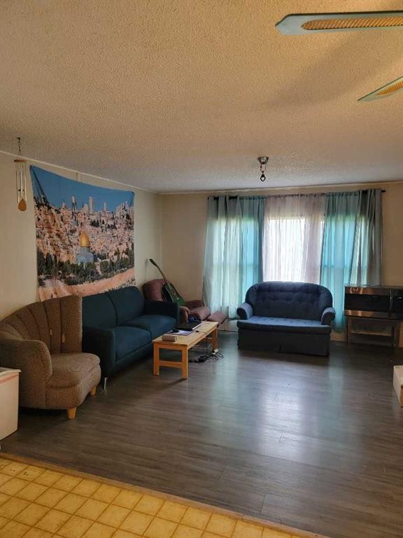 218 3 Avenue East, Cereal, AB - Indoor Photo Showing Living Room