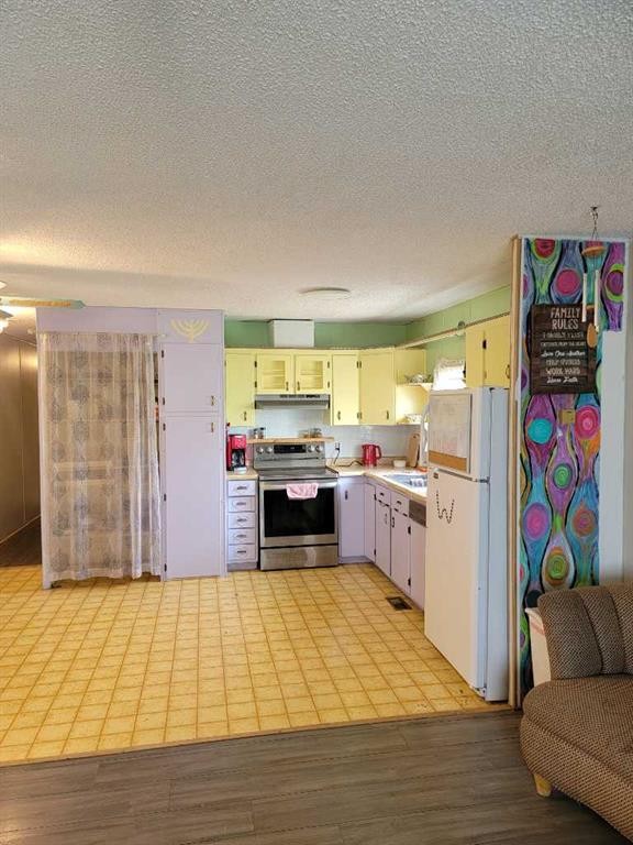 218 3 Avenue East, Cereal, AB - Indoor Photo Showing Kitchen