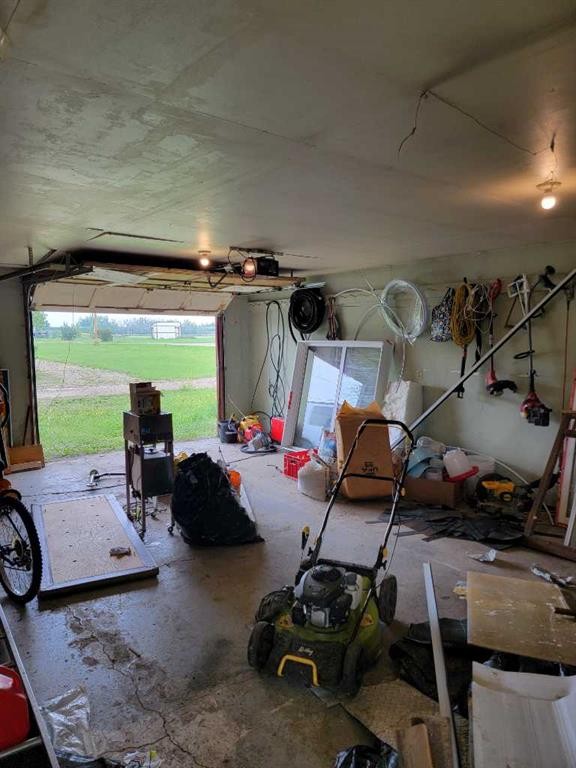 218 3 Avenue East, Cereal, AB - Indoor Photo Showing Gym Room