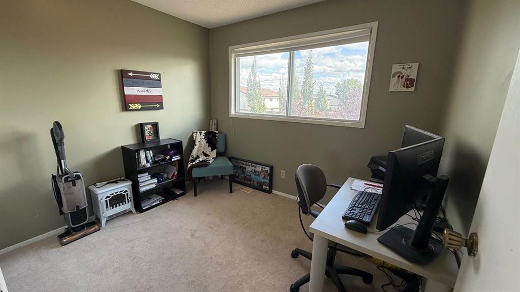 109 Winkler Drive, Hanna, AB - Indoor Photo Showing Office