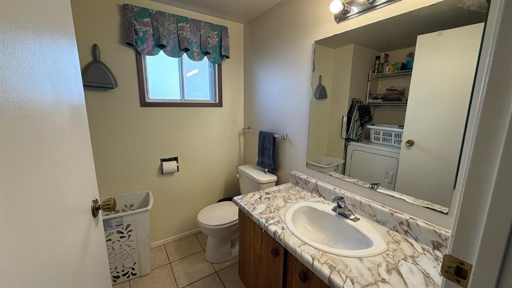 109 Winkler Drive, Hanna, AB - Indoor Photo Showing Bathroom