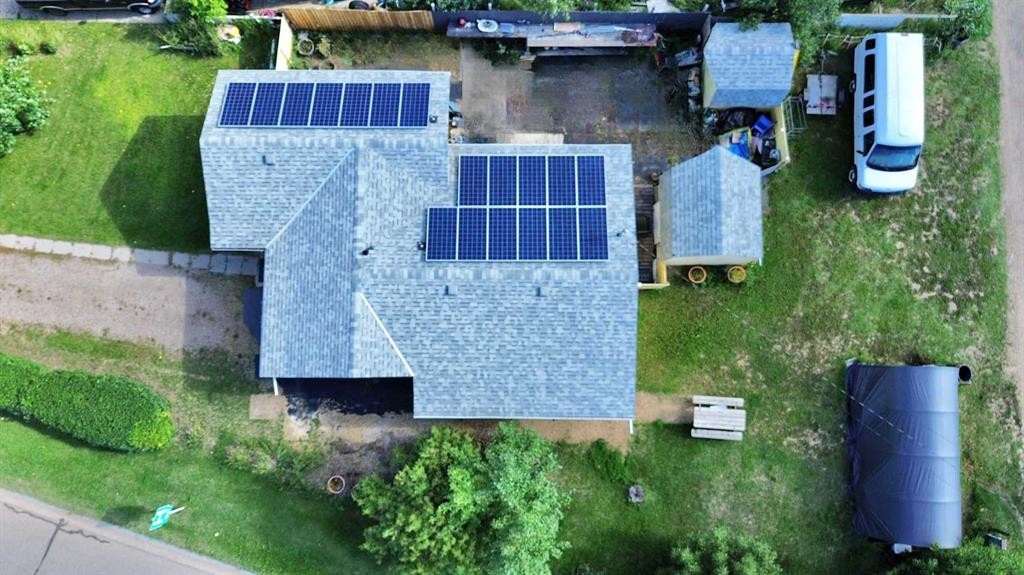 813 Center Street, Hanna, AB - Outdoor