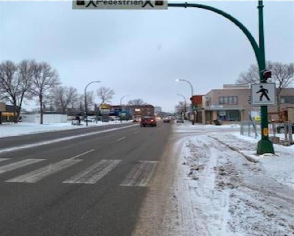 406 13 Street North, Lethbridge, AB