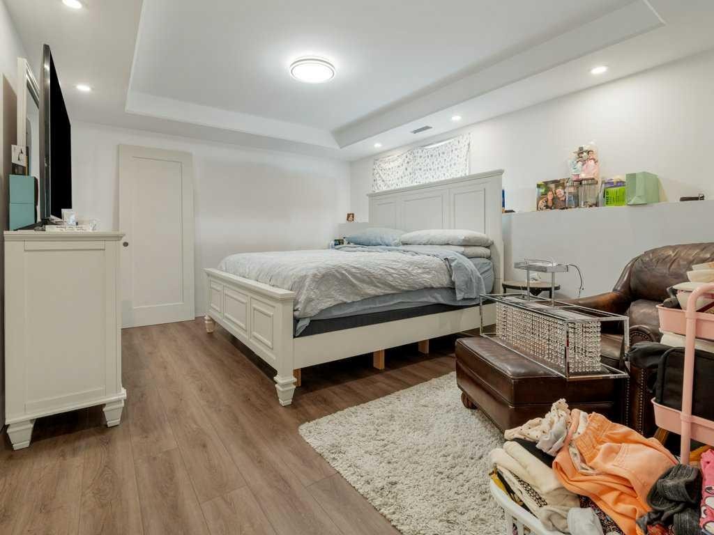 1006 Alice Birch Point North, Lethbridge, AB - Indoor Photo Showing Bedroom