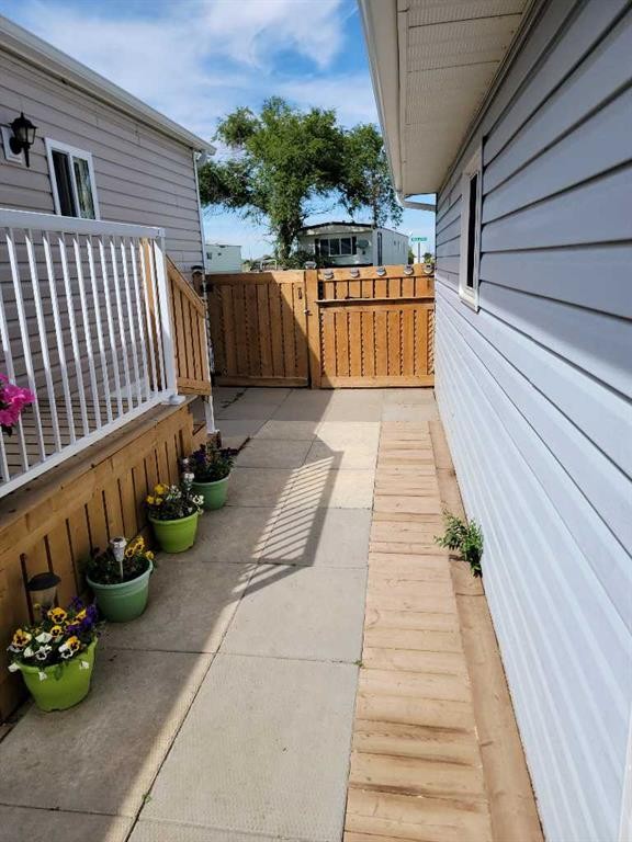 4447 Park Crescent, Coronation, AB - Outdoor With Exterior