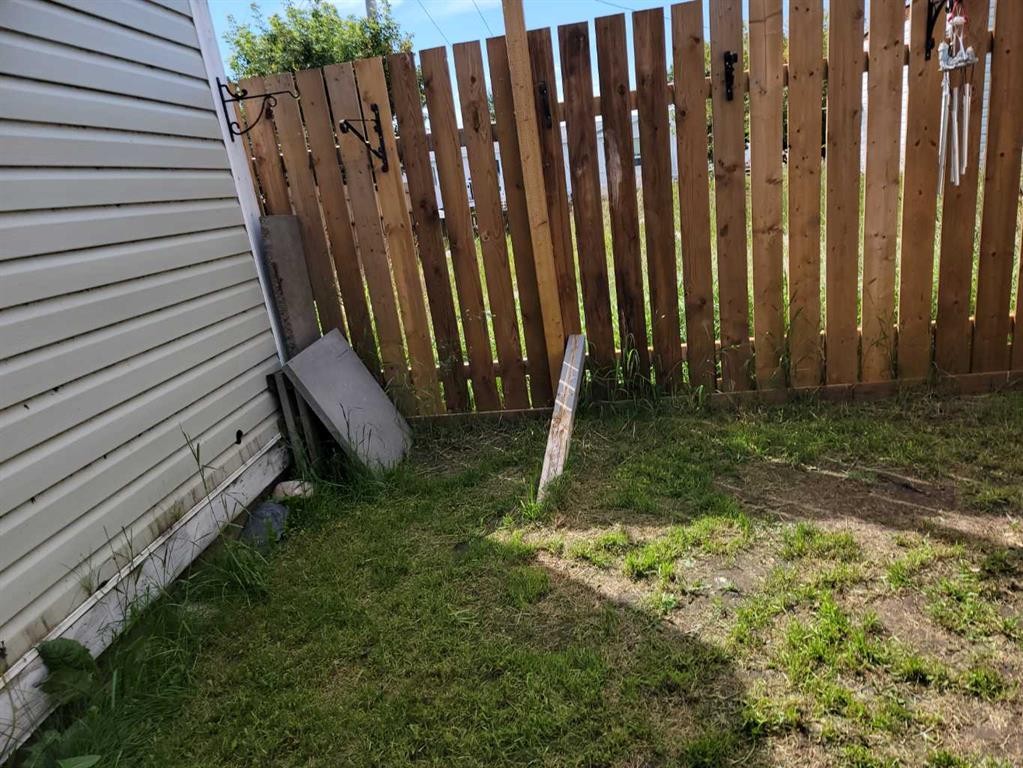 4447 Park Crescent, Coronation, AB - Outdoor