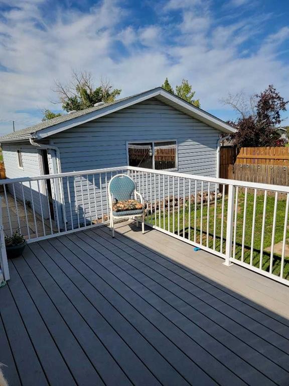 4447 Park Crescent, Coronation, AB - Outdoor With Deck Patio Veranda