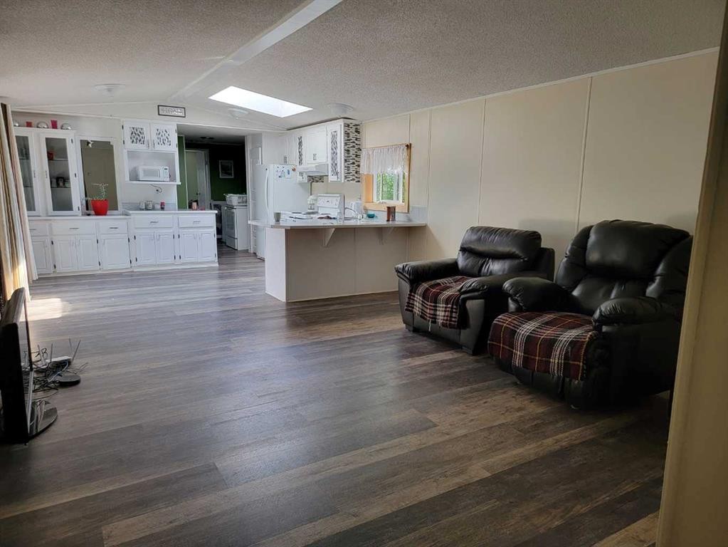 4447 Park Crescent, Coronation, AB - Indoor Photo Showing Living Room
