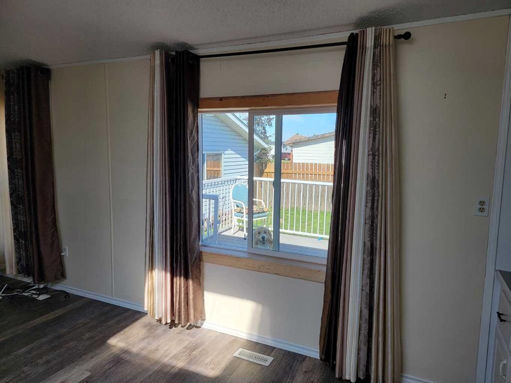 4447 Park Crescent, Coronation, AB - Indoor Photo Showing Other Room