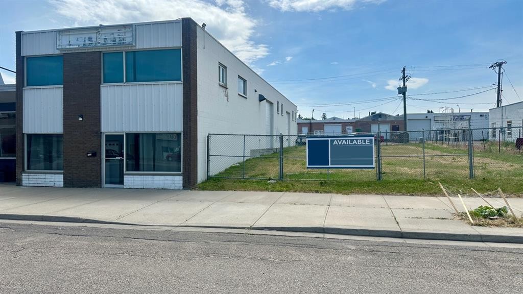 1270 2 Avenue South, Lethbridge, AB