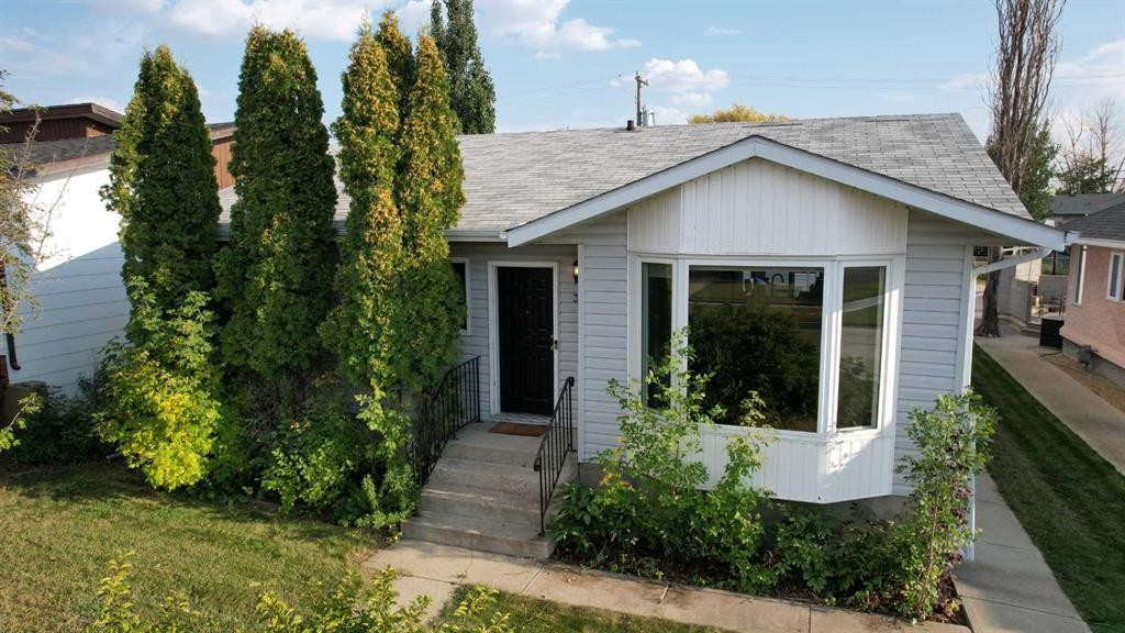 313 3 Avenue West, Hanna, AB - Outdoor
