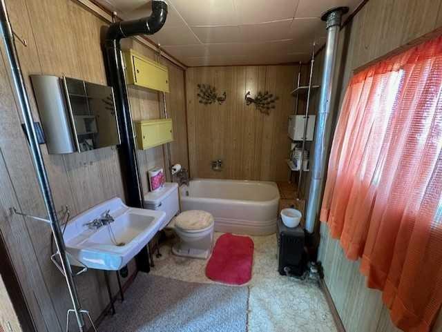 308 1 Avenue East, Hanna, AB - Indoor Photo Showing Bathroom