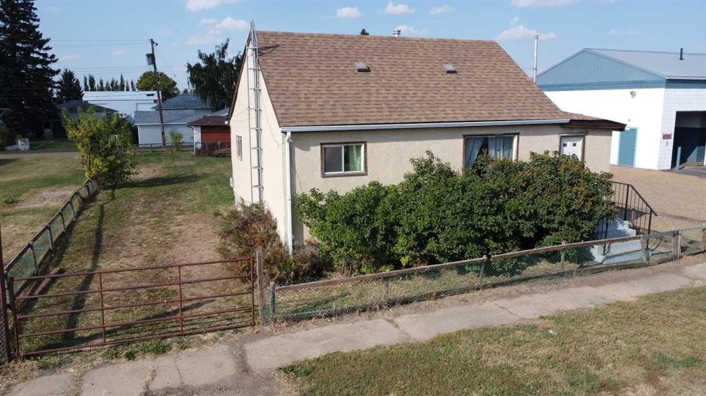308 1 Avenue East, Hanna, AB - Outdoor
