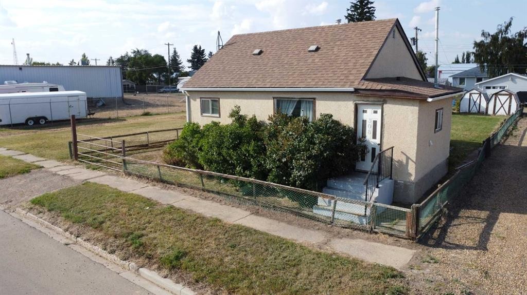 308 1 Avenue East, Hanna, AB - Outdoor