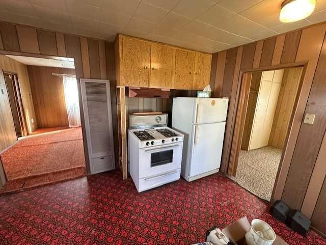 308 1 Avenue East, Hanna, AB - Indoor Photo Showing Kitchen