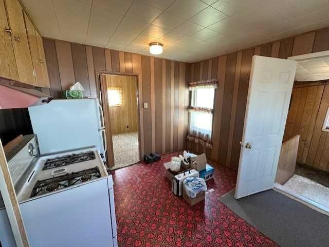 308 1 Avenue East, Hanna, AB - Indoor