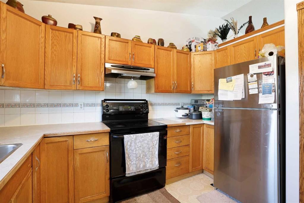 60 Pleasant Park Road West, Brooks, AB - Indoor Photo Showing Kitchen