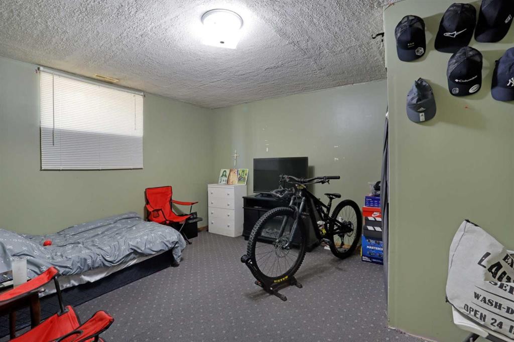 60 Pleasant Park Road West, Brooks, AB - Indoor Photo Showing Bedroom