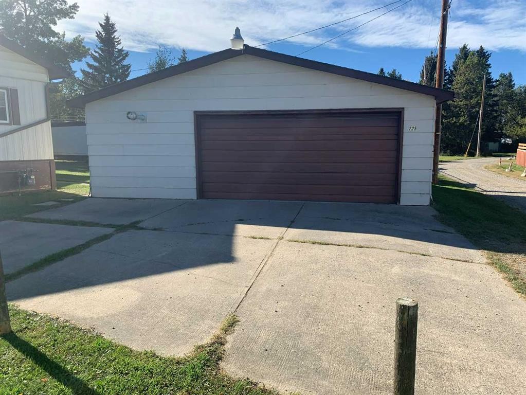 225 4 Street Street Nw, Sundre, AB - Outdoor