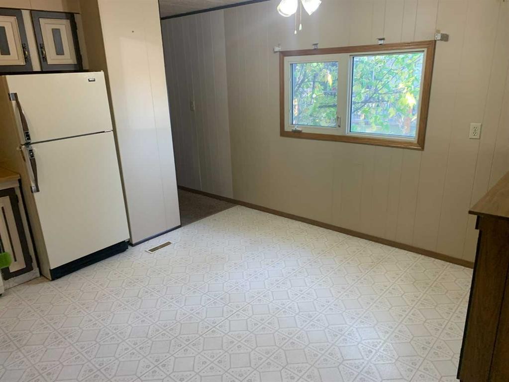 225 4 Street Street Nw, Sundre, AB - Indoor Photo Showing Other Room