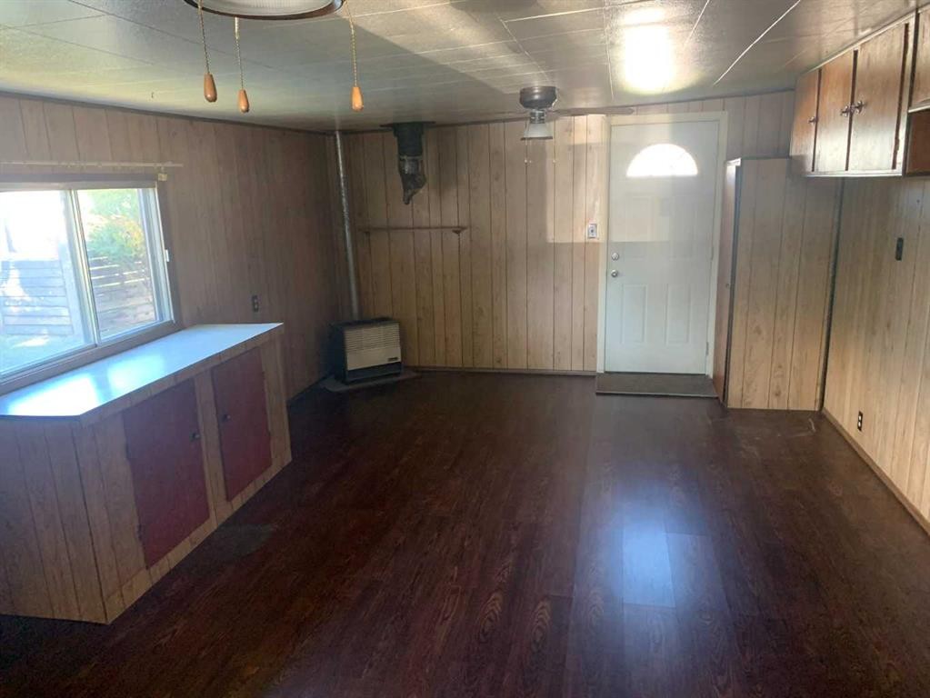 225 4 Street Street Nw, Sundre, AB - Indoor