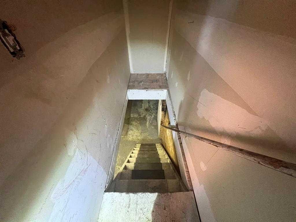 120A 3 Avenue East, Drumheller, AB