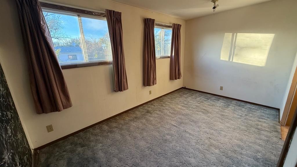 201 3 Avenue Se, Youngstown, AB - Indoor Photo Showing Other Room